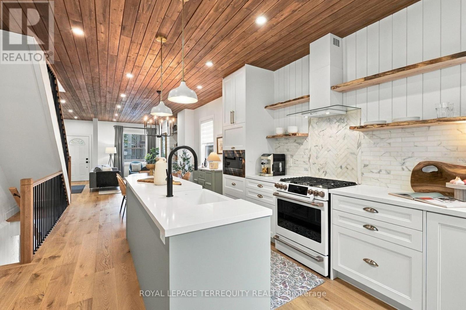 112 Maria Street Property Photo 3