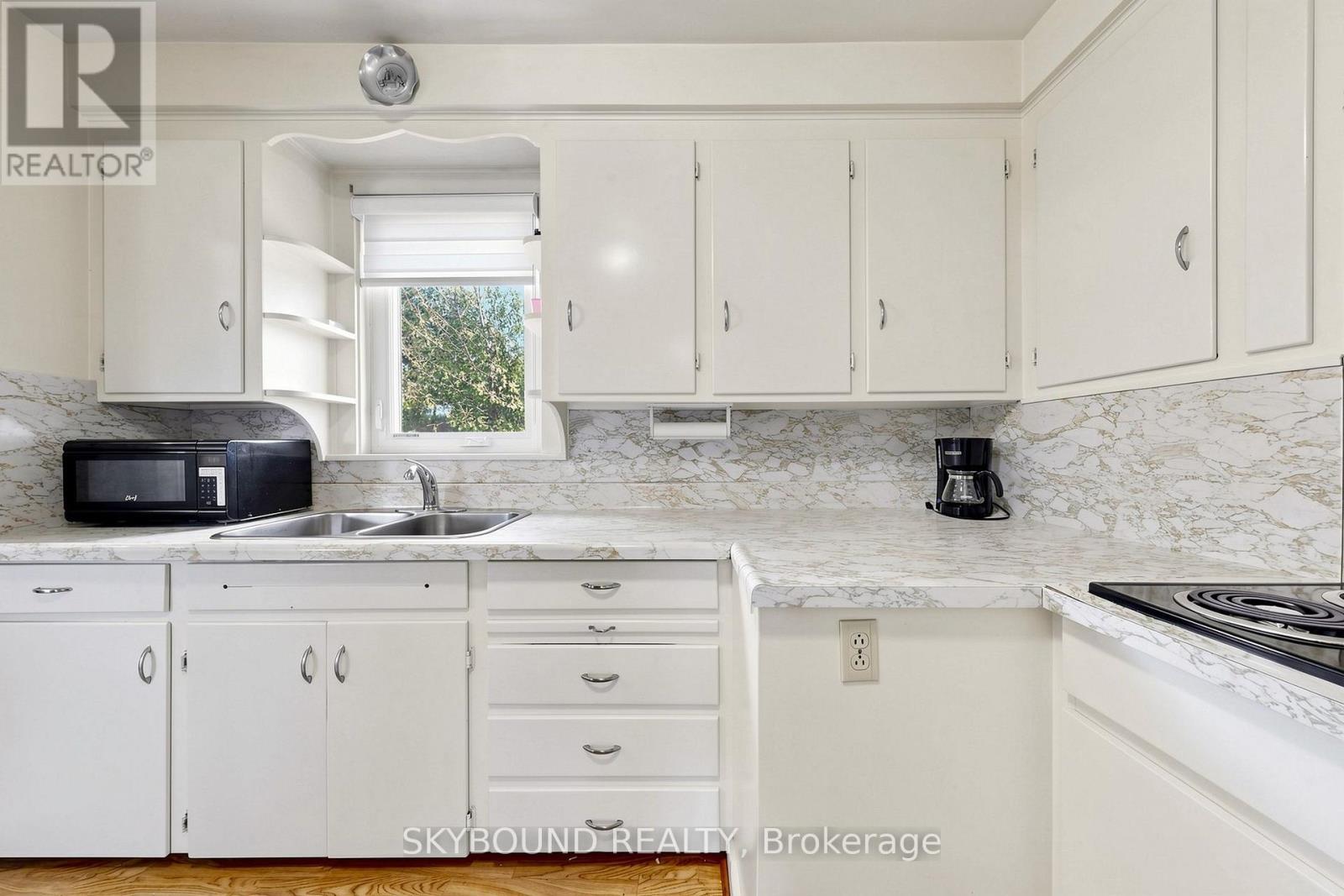 13 Liscombe Road Property Photo 10