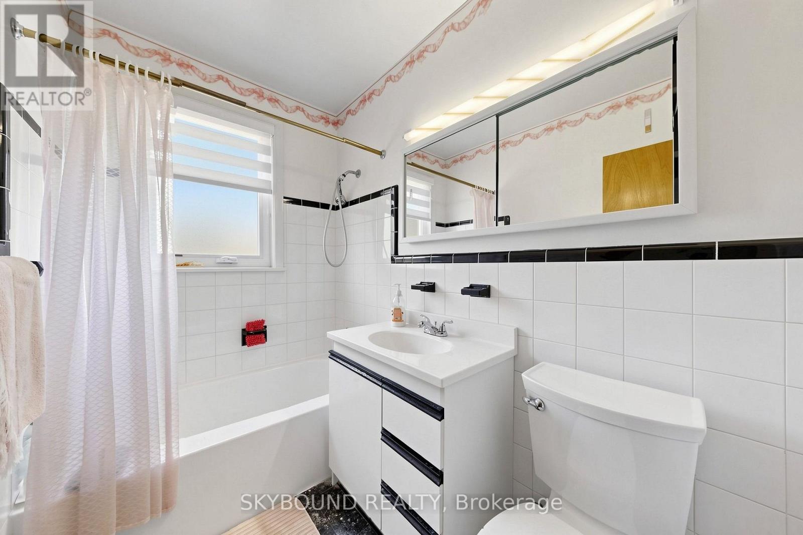 13 Liscombe Road Property Photo 16