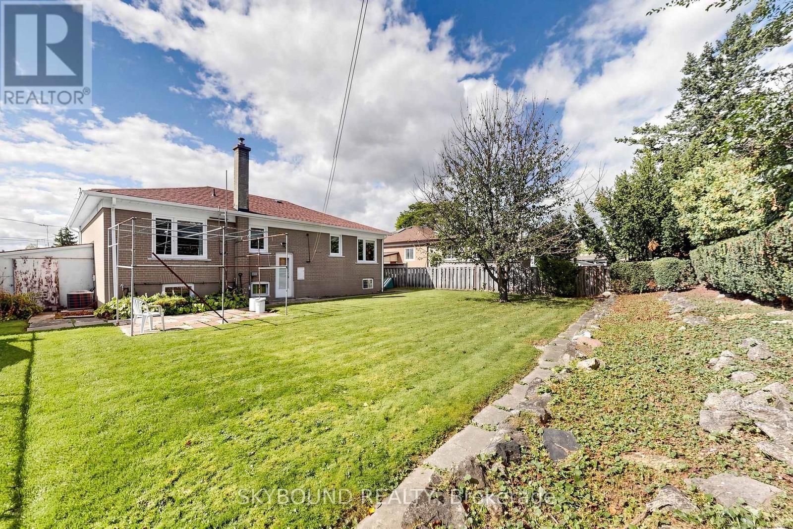 13 Liscombe Road Property Photo 25