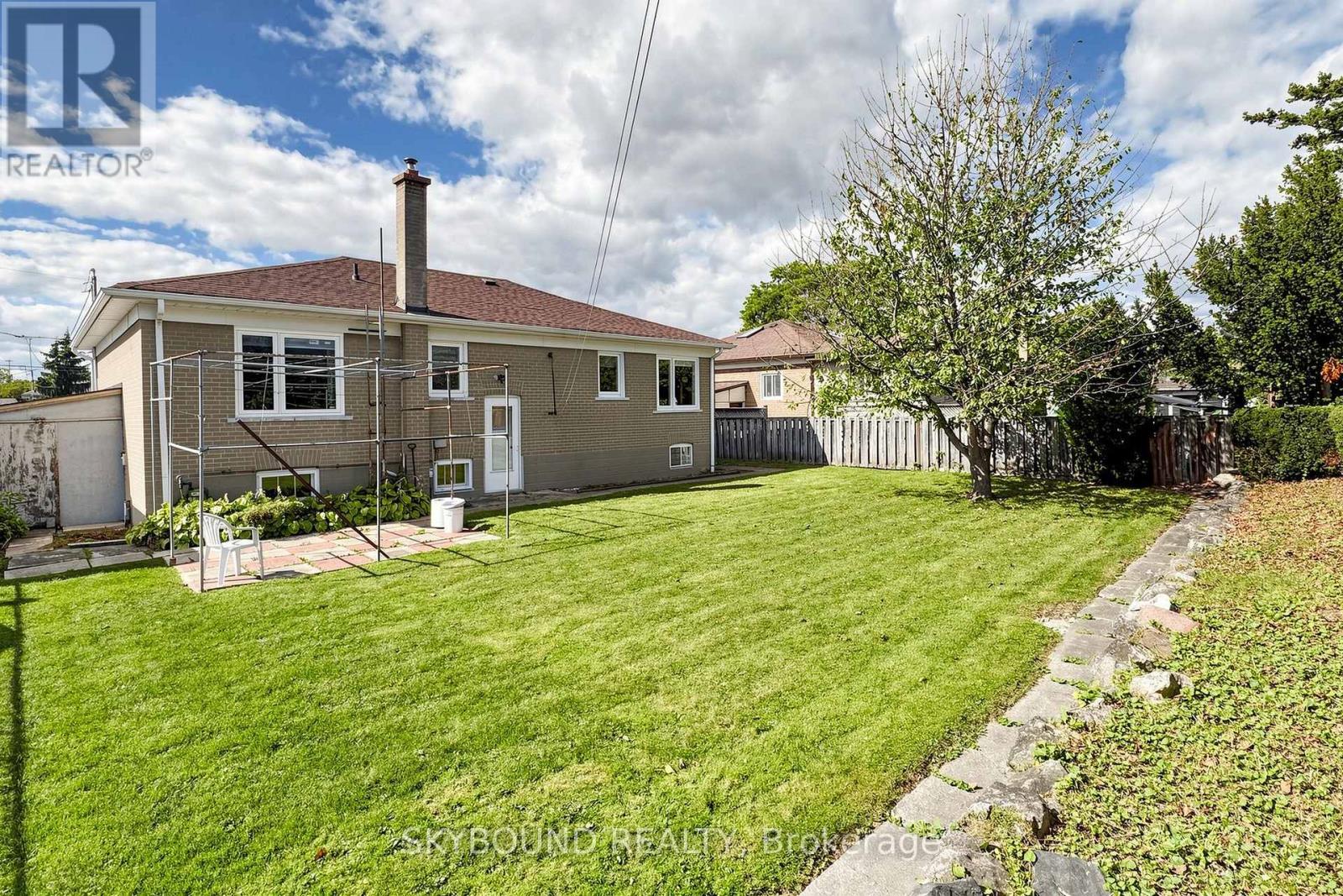 13 Liscombe Road Property Photo 27
