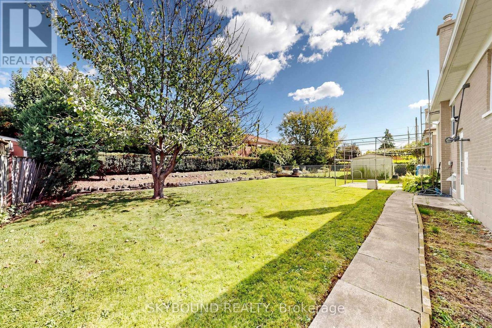 13 Liscombe Road Property Photo 28