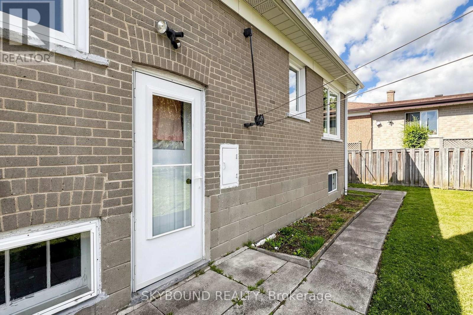 13 Liscombe Road Property Photo 30