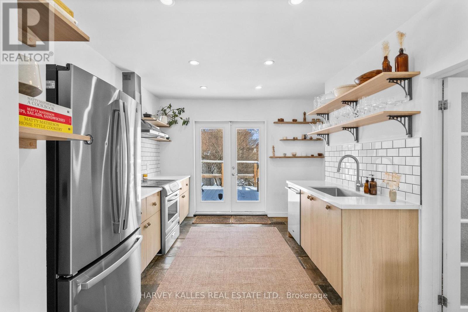 14 Manitoba Street Property Photo 15