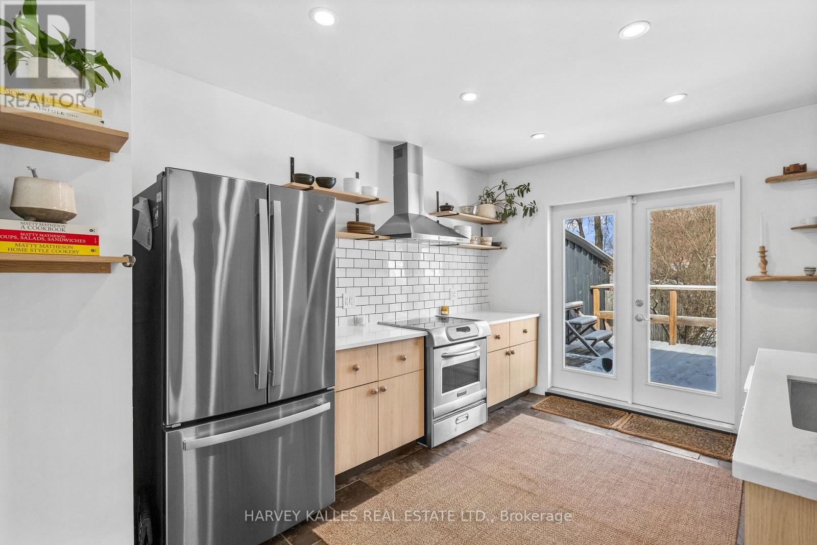 14 Manitoba Street Property Photo 16