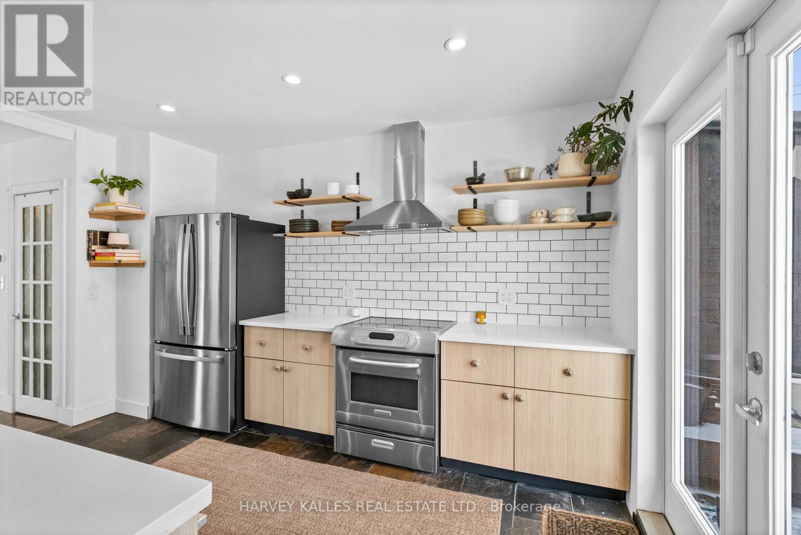 14 Manitoba Street Property Photo 17