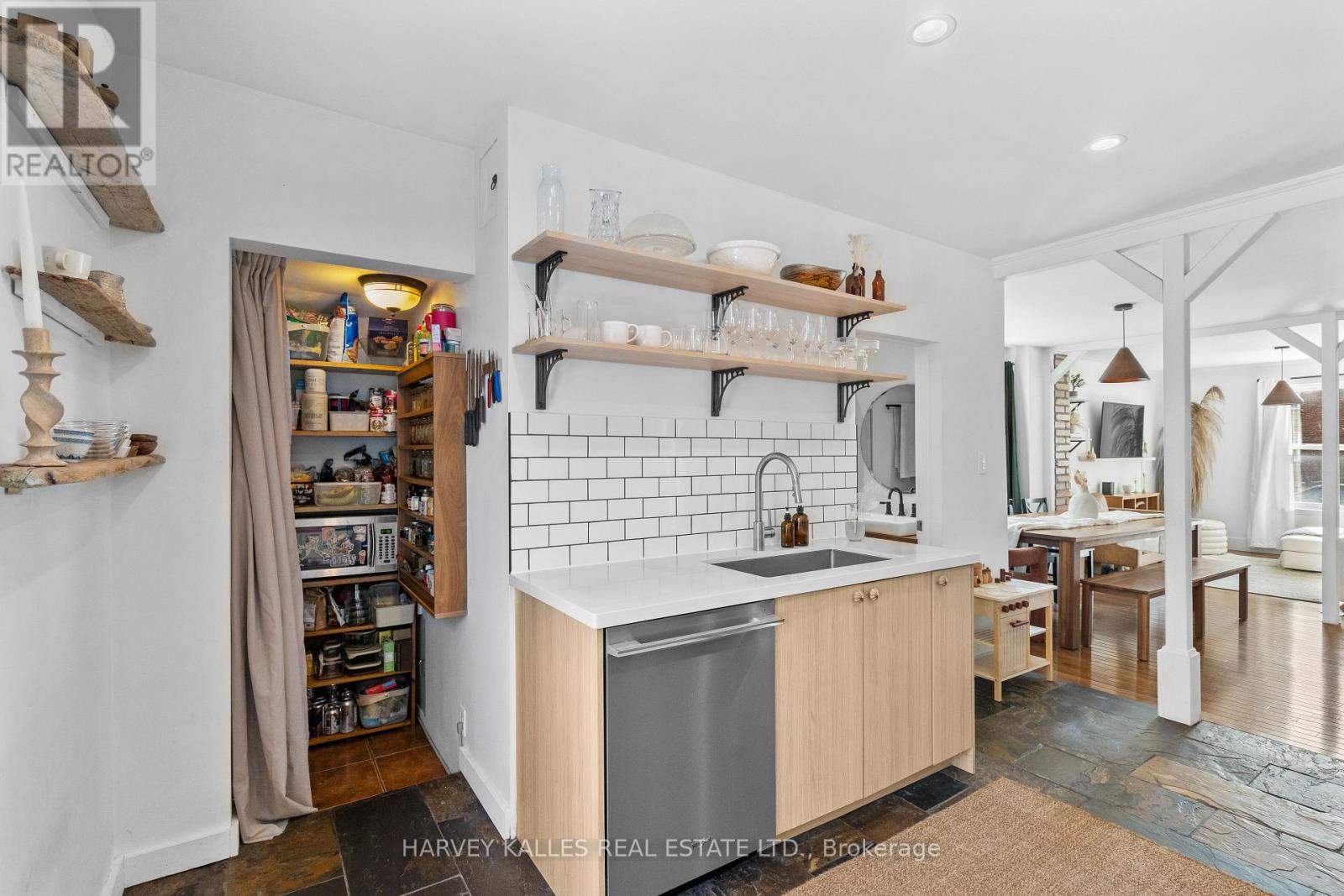14 Manitoba Street Property Photo 18