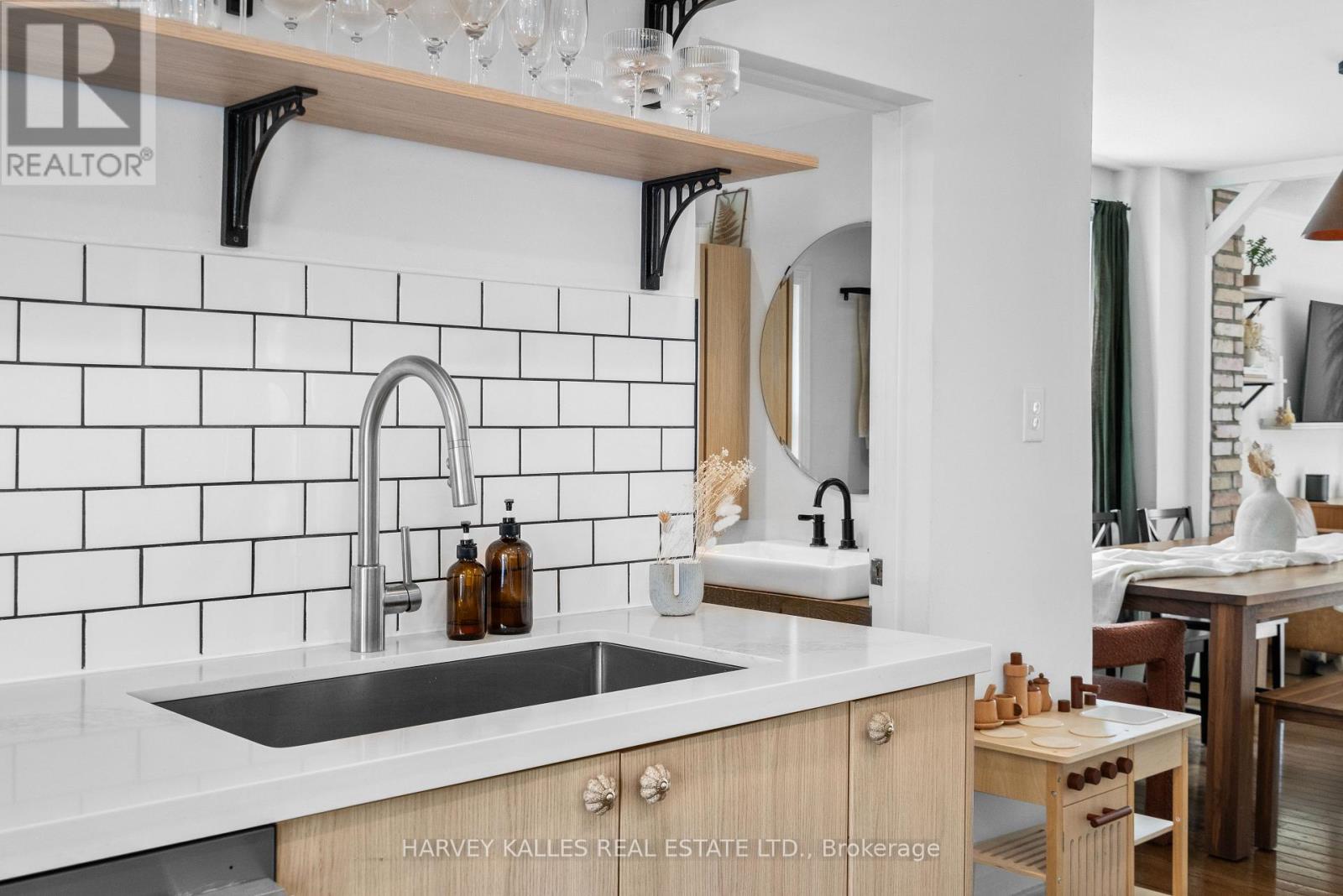 14 Manitoba Street Property Photo 19