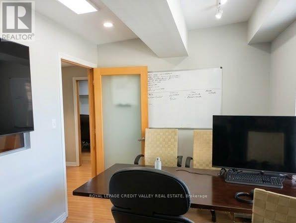 202a - 41 Queen Street E Property Photo 5