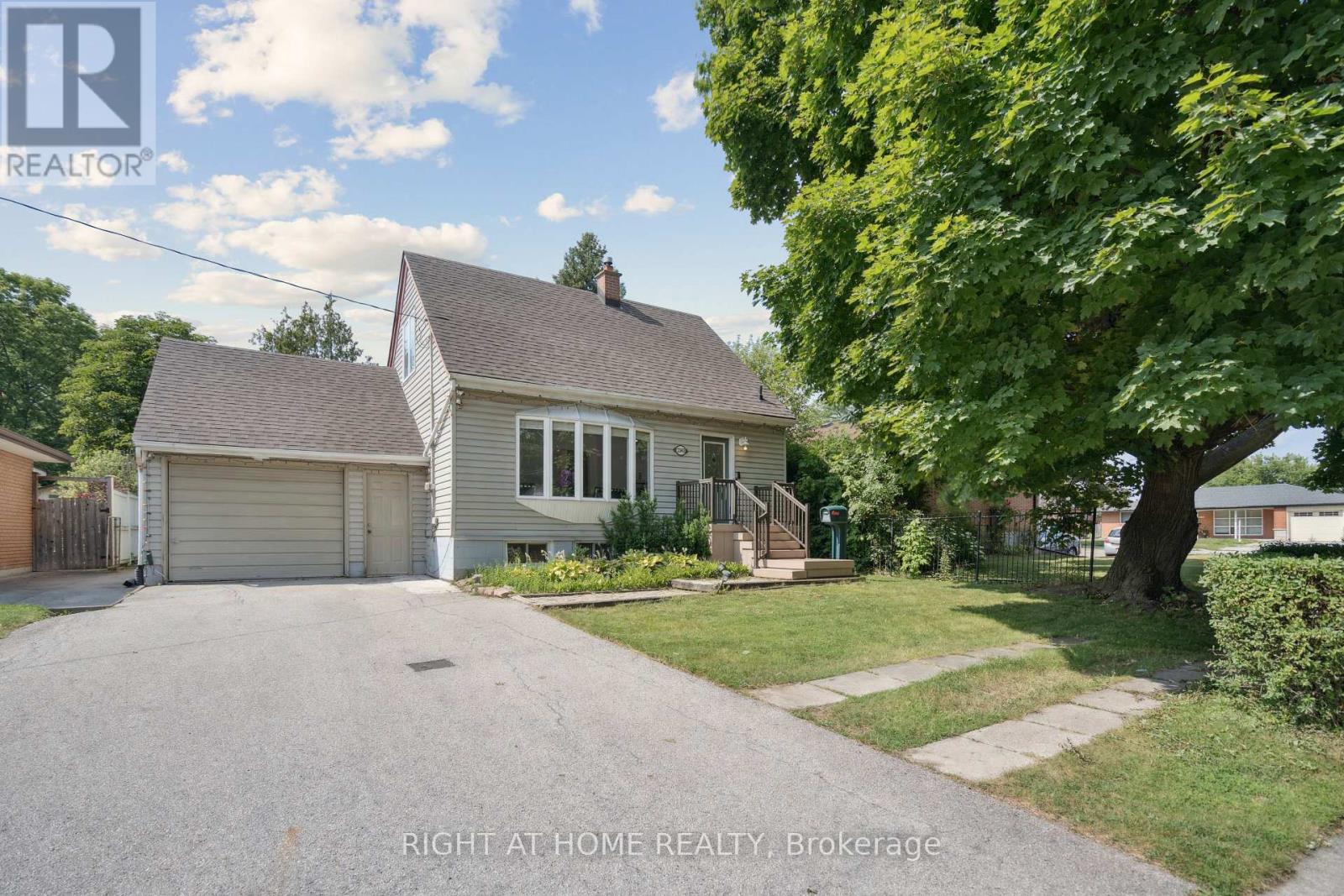 2343 Mountainside Drive Property Photo 2