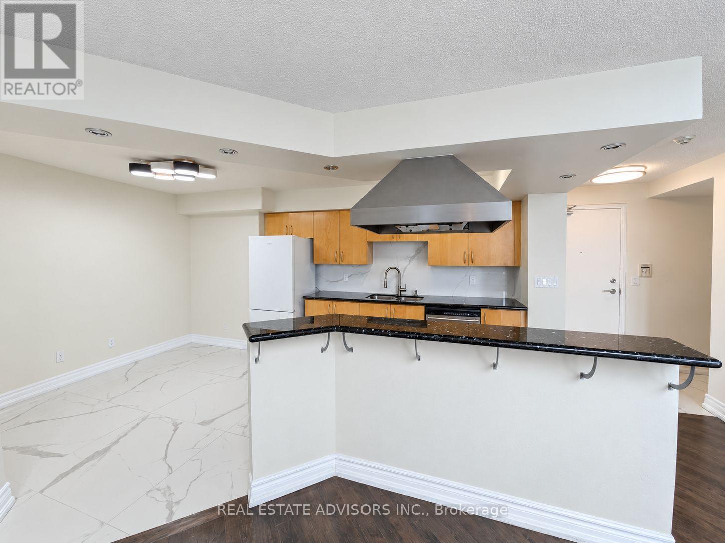 838 - 250 Manitoba Street Property Photo 5