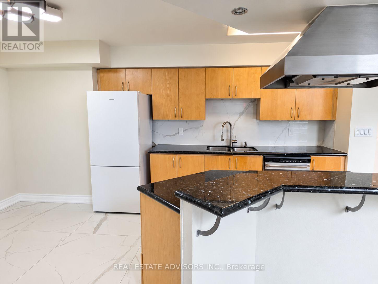 838 - 250 Manitoba Street Property Photo 6
