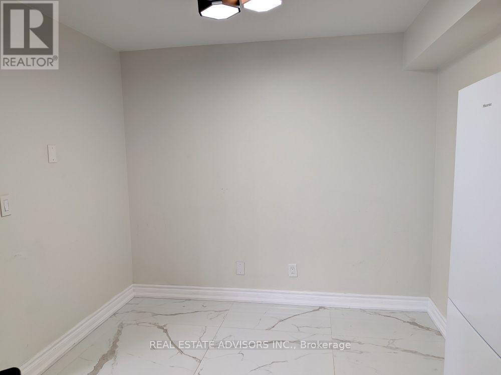 838 - 250 Manitoba Street Property Photo 7