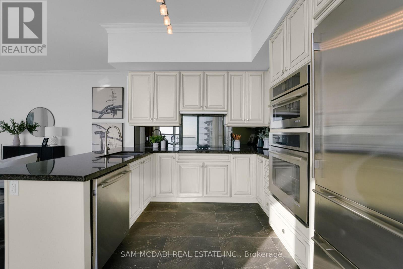 Ph3 - 50 Absolute Avenue Property Photo 8