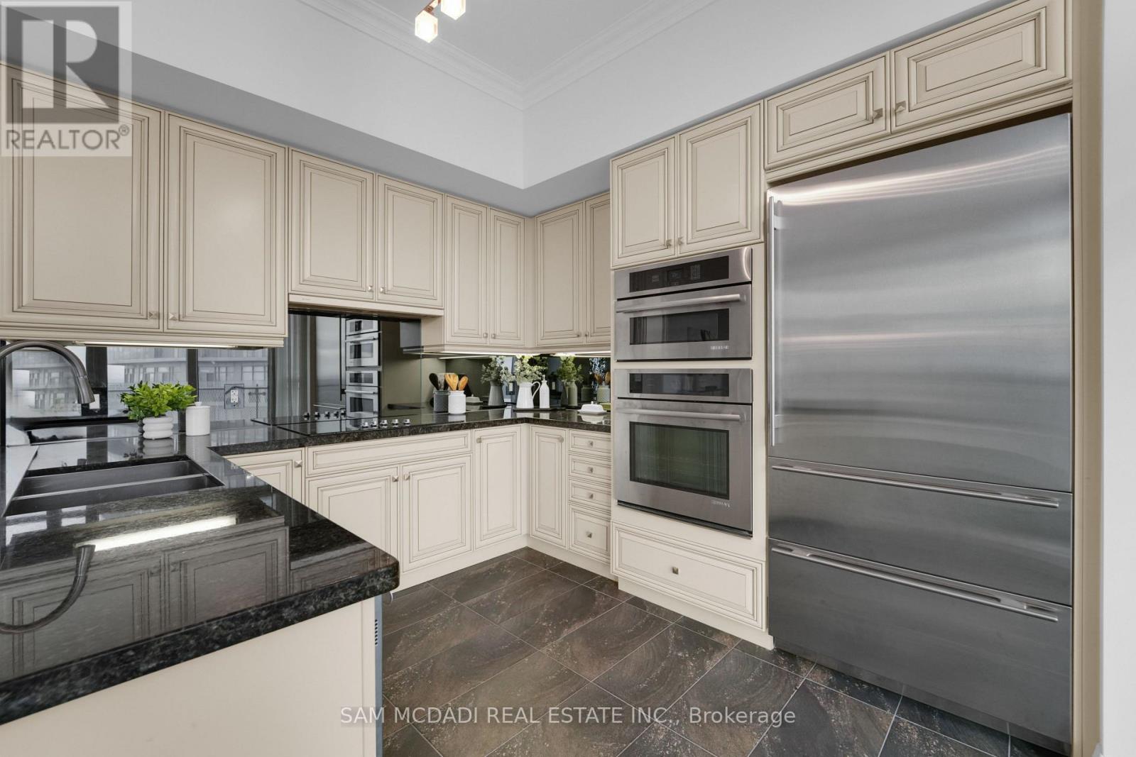 Ph3 - 50 Absolute Avenue Property Photo 9