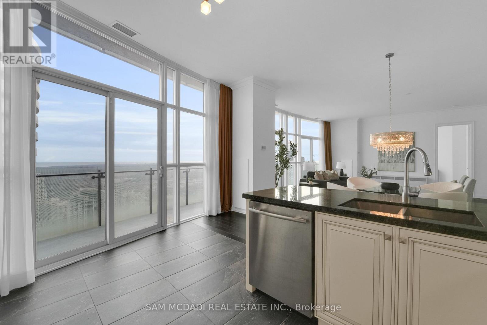 Ph3 - 50 Absolute Avenue Property Photo 10