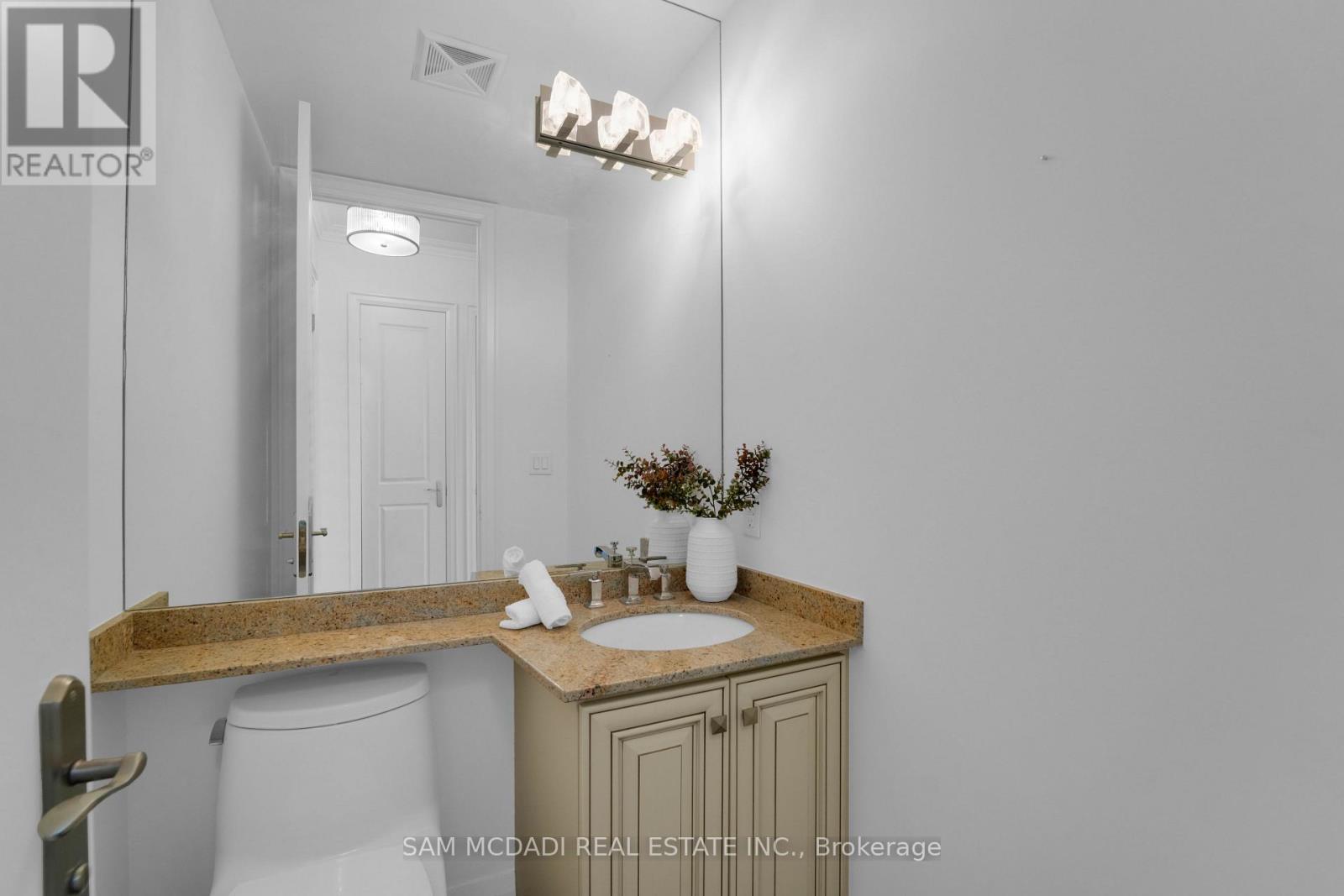 Ph3 - 50 Absolute Avenue Property Photo 27