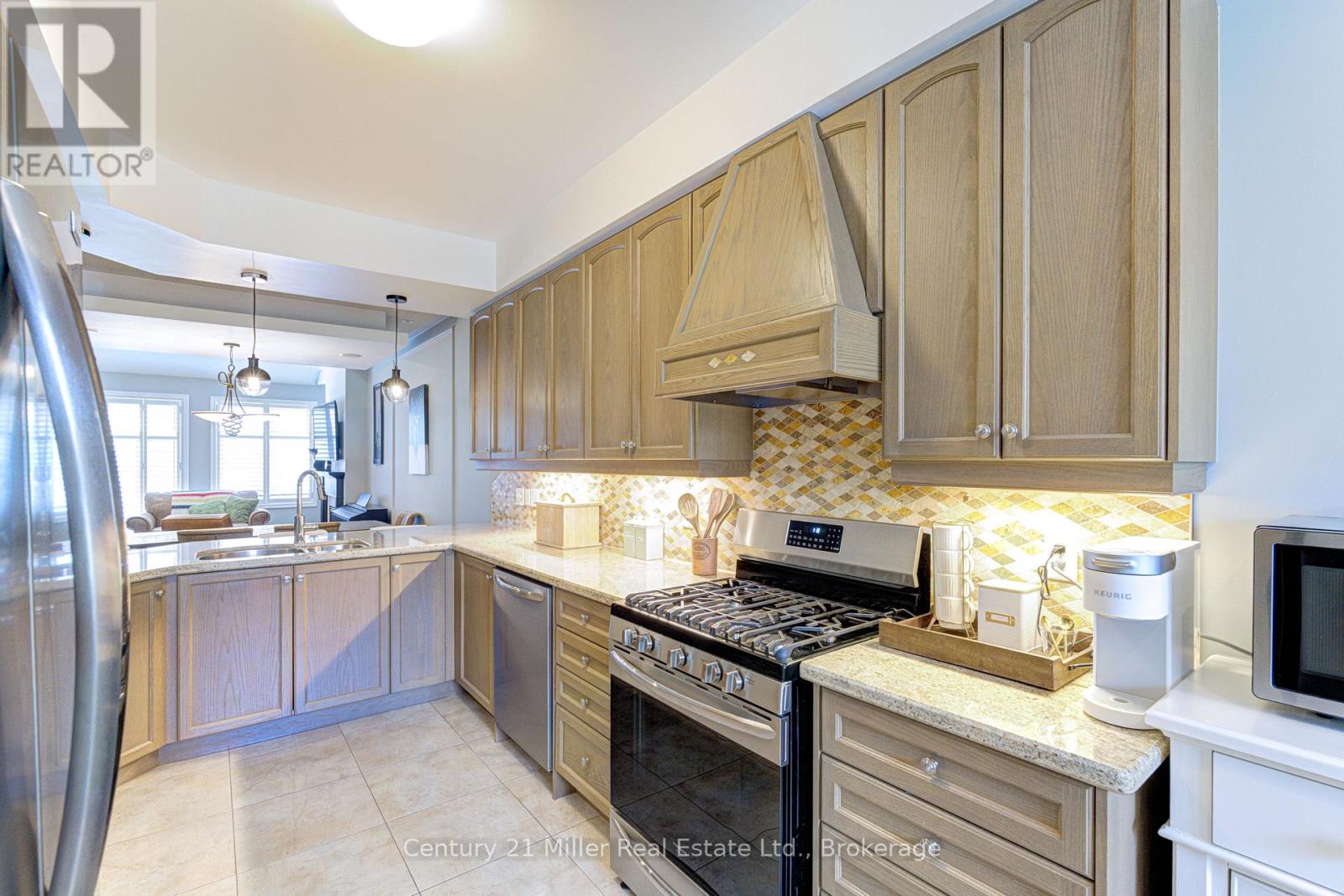 3202 Epworth Crescent Property Photo 4