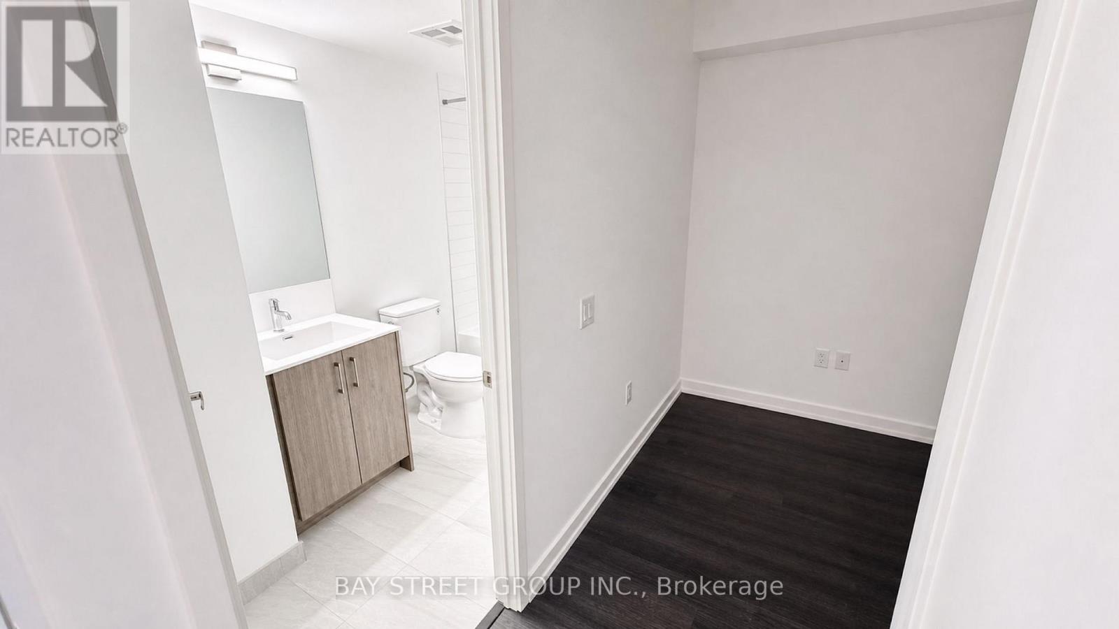 1016 - 4010 Eglinton Avenue W Property Photo 4