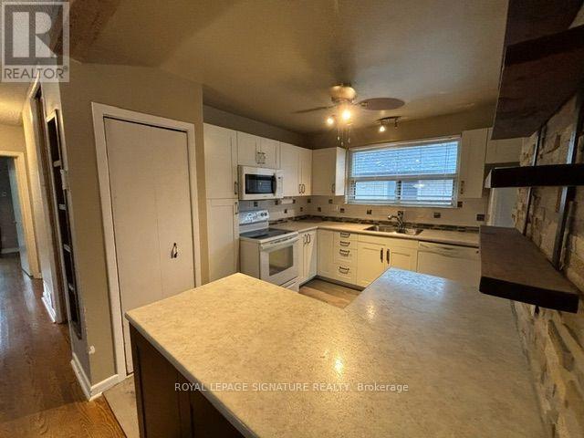 Upper - 2551 Padstow Crescent Property Photo 6
