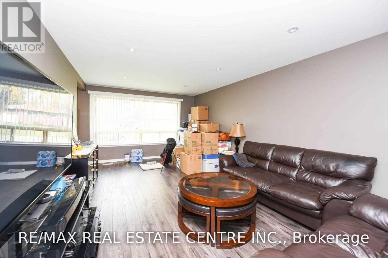 Upper - 19 Alderbury Crescent Property Photo 2