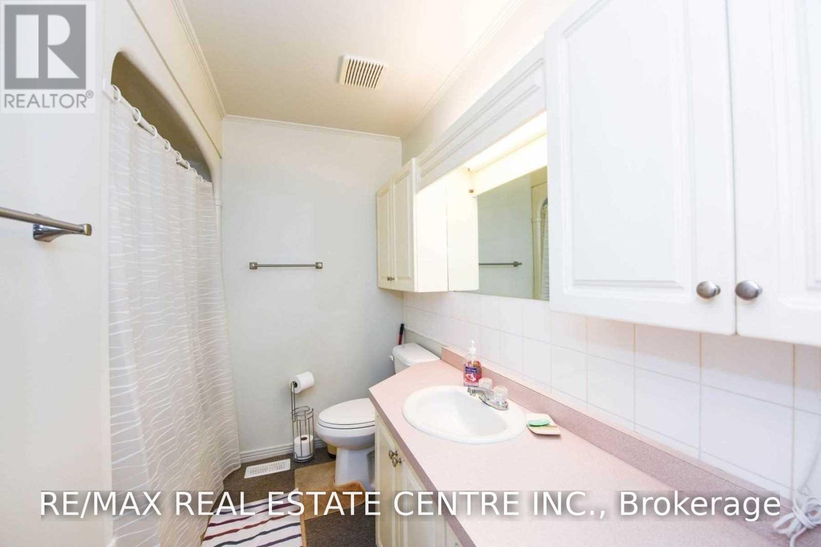 Upper - 19 Alderbury Crescent Property Photo 7