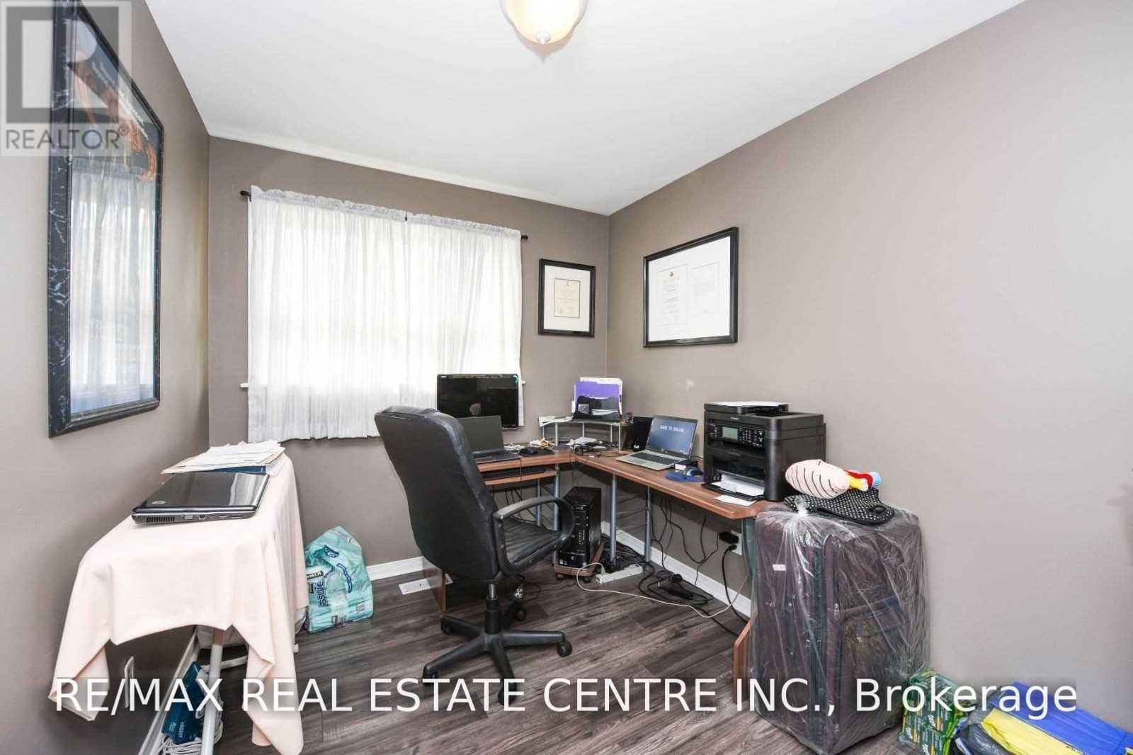Upper - 19 Alderbury Crescent Property Photo 12