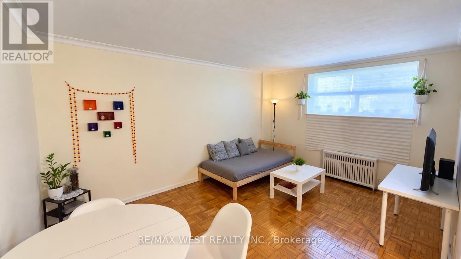 29 - 10 Crown Hill Place Property Photo 1