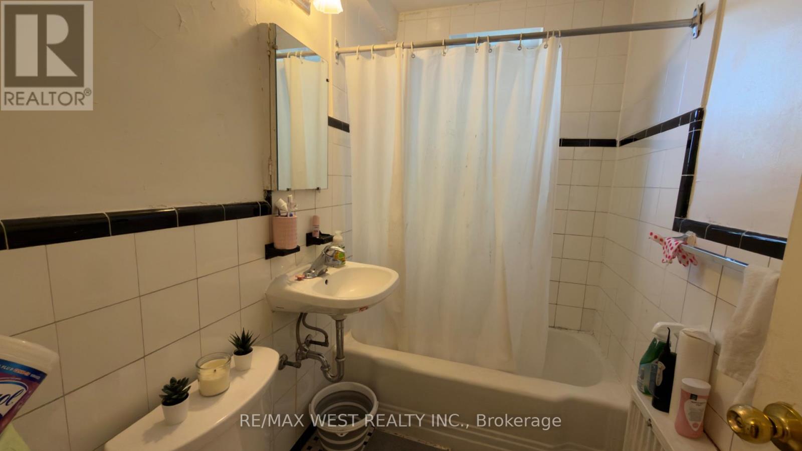 29 - 10 Crown Hill Place Property Photo 6