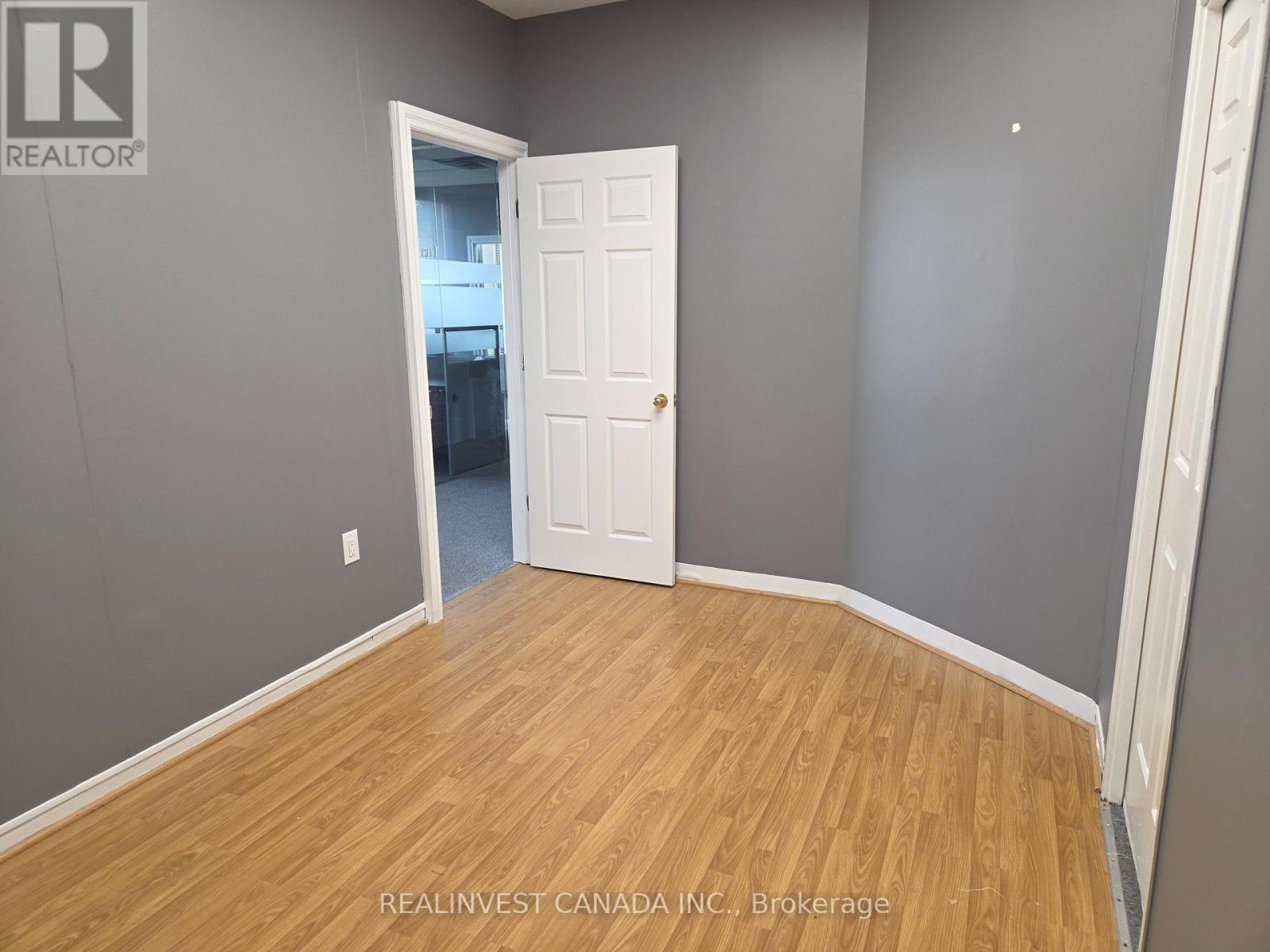 202 & 203 - 718 Wilson Avenue Property Photo 15