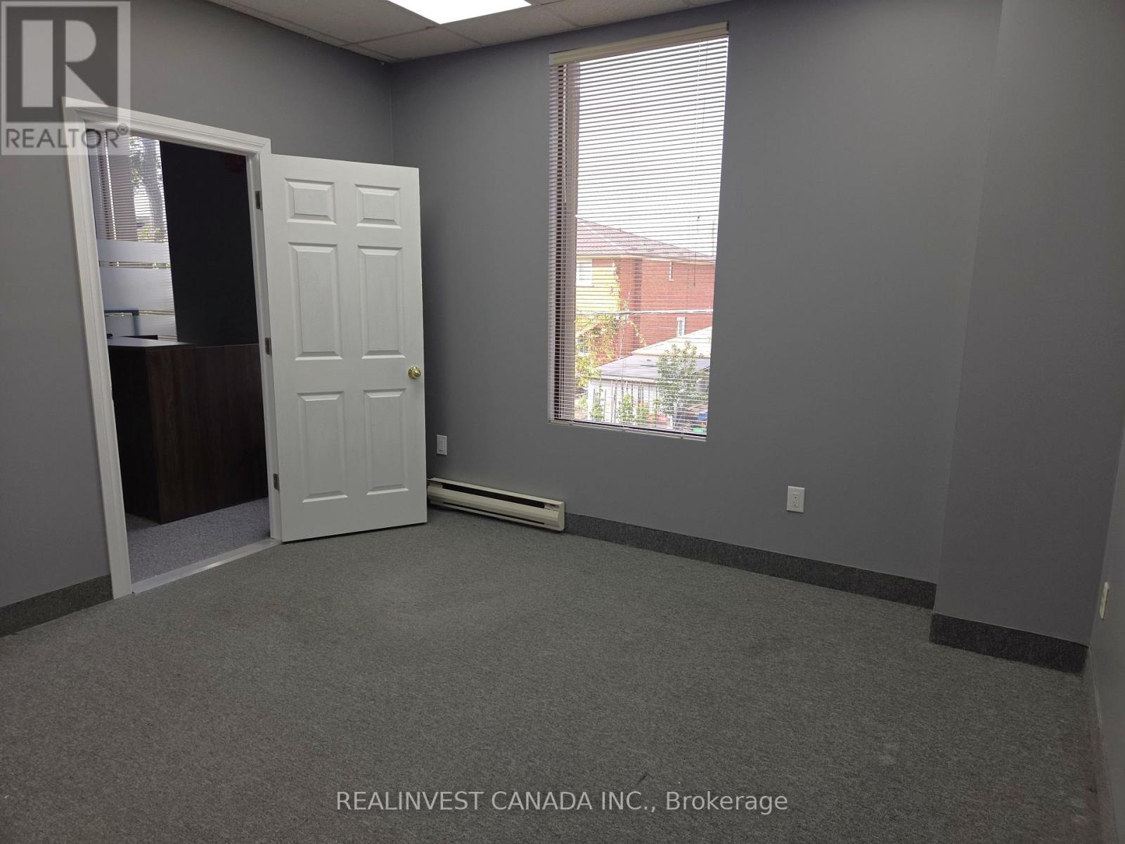 202 & 203 - 718 Wilson Avenue Property Photo 16