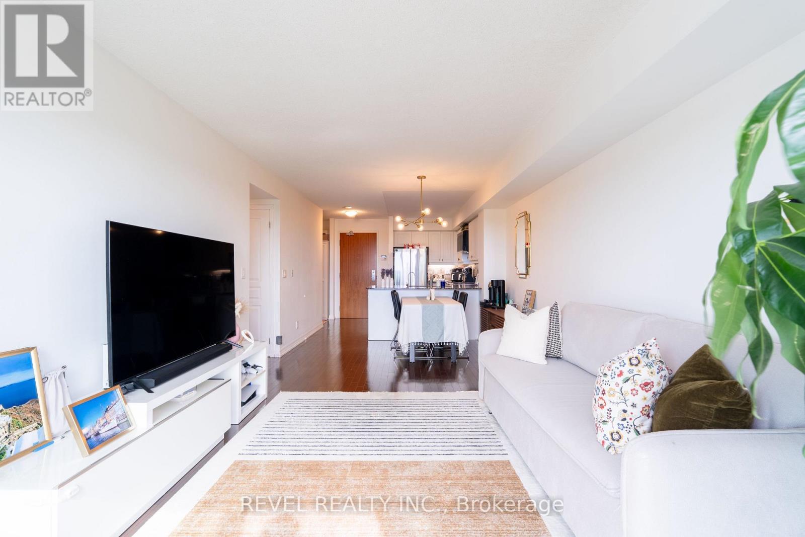 603 - 1403 Royal York Road Property Photo 2