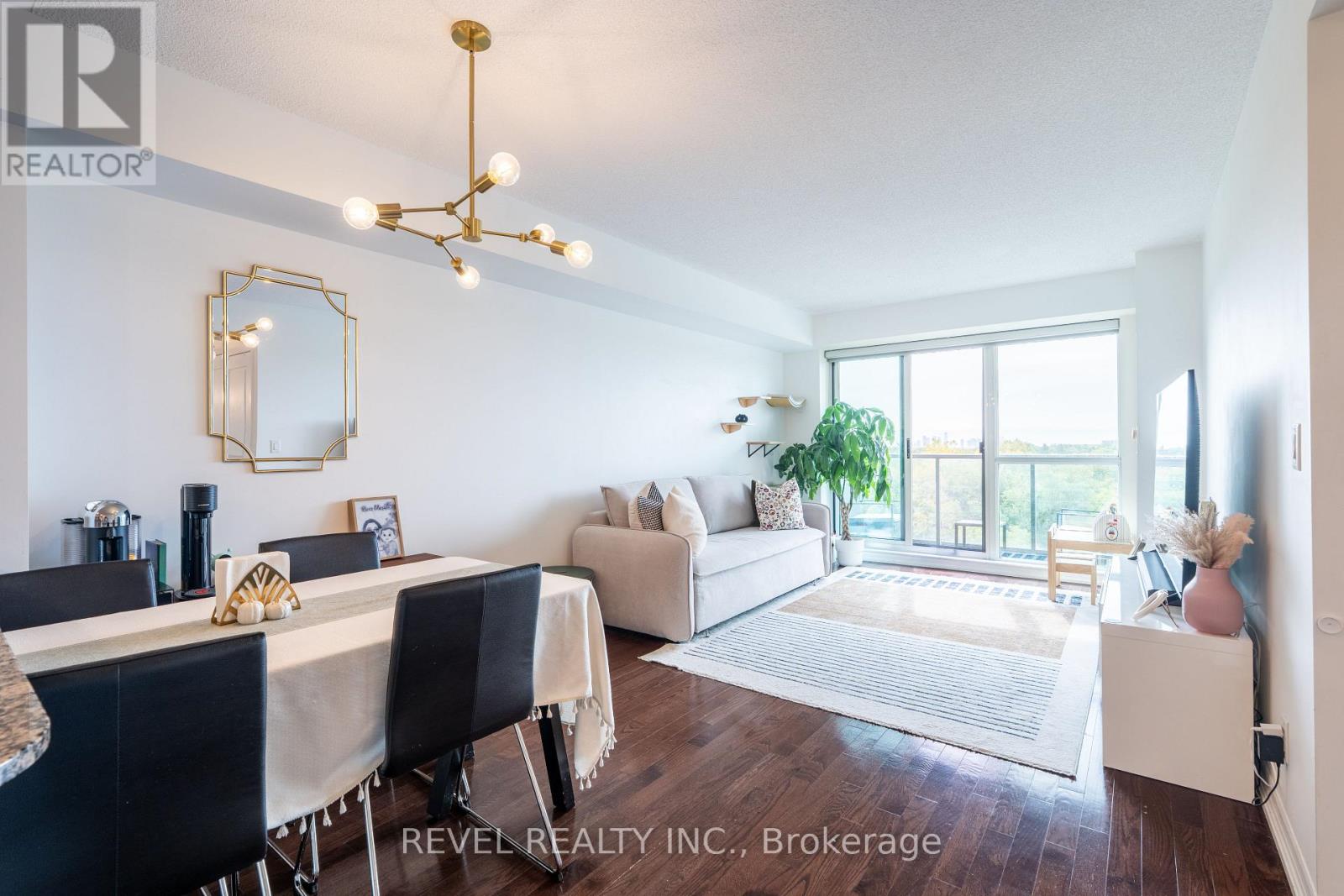603 - 1403 Royal York Road Property Photo 4