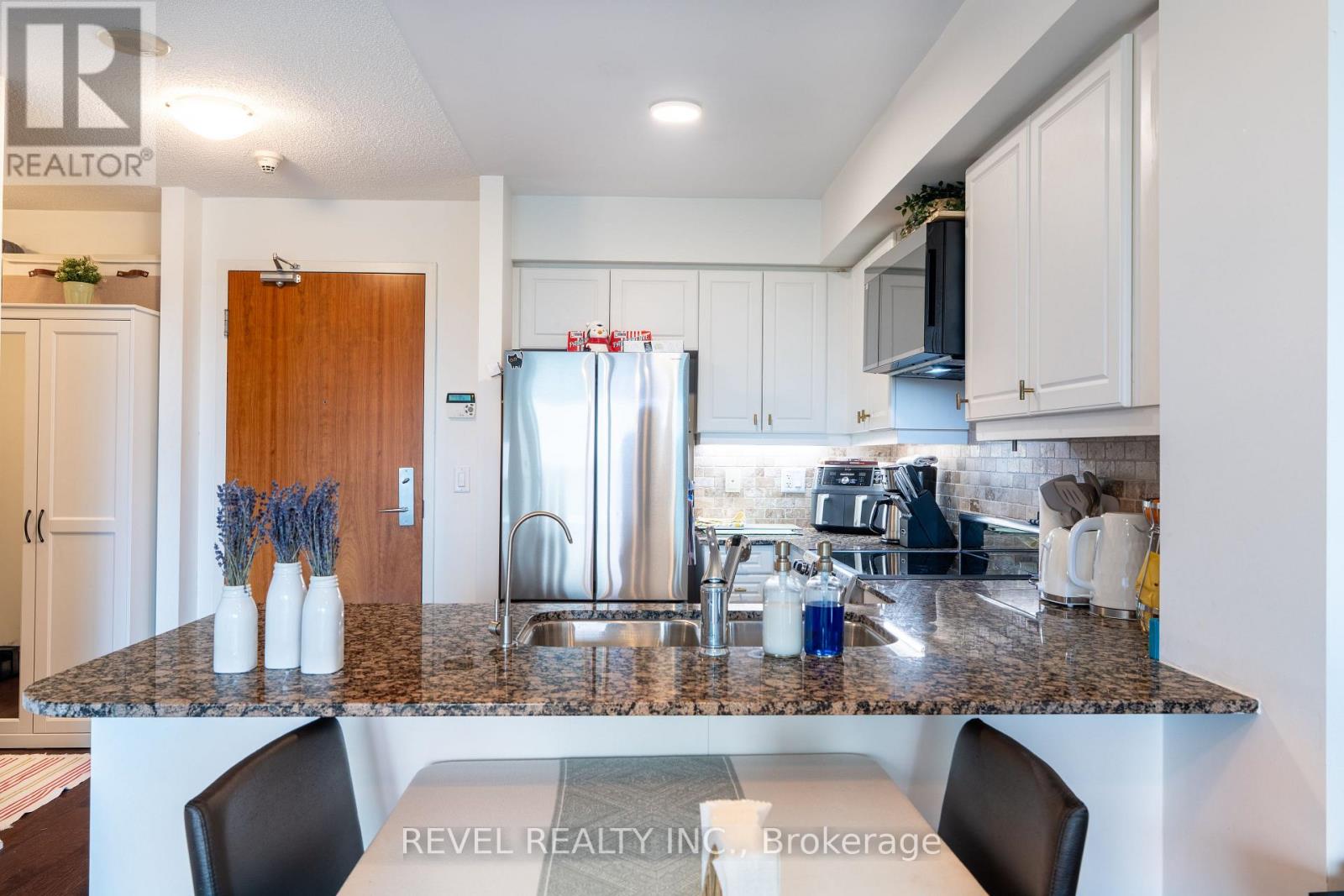 603 - 1403 Royal York Road Property Photo 6