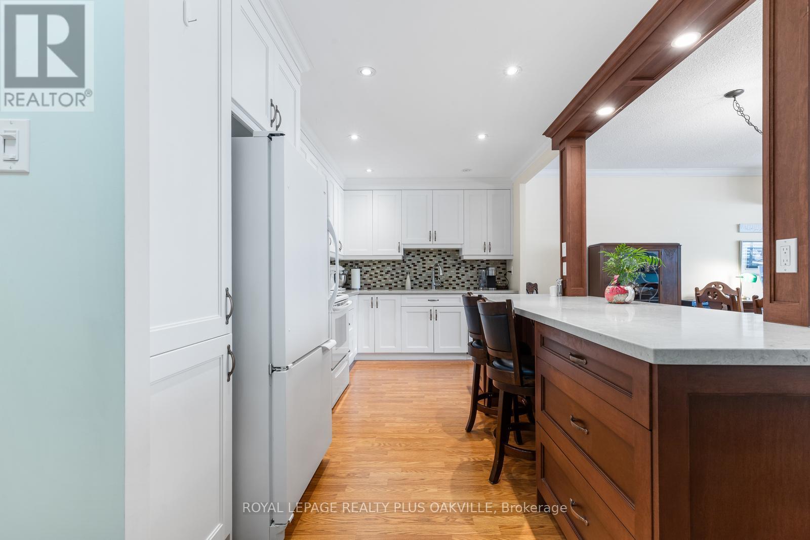 102 - 2175 Marine Drive Property Photo 5