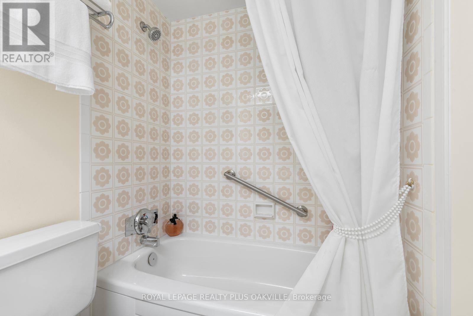 102 - 2175 Marine Drive Property Photo 23