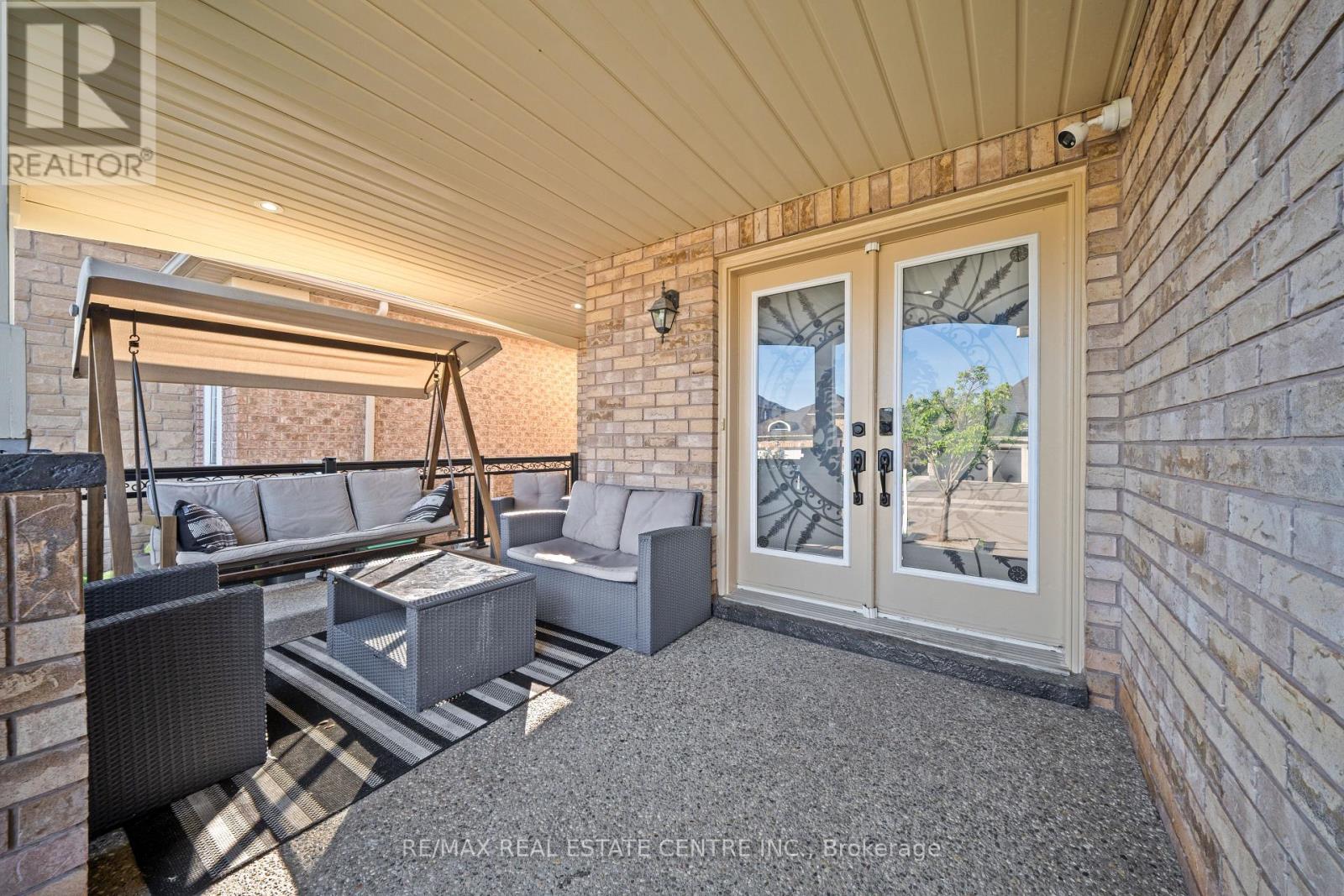 10 Midvale Road Property Photo 4