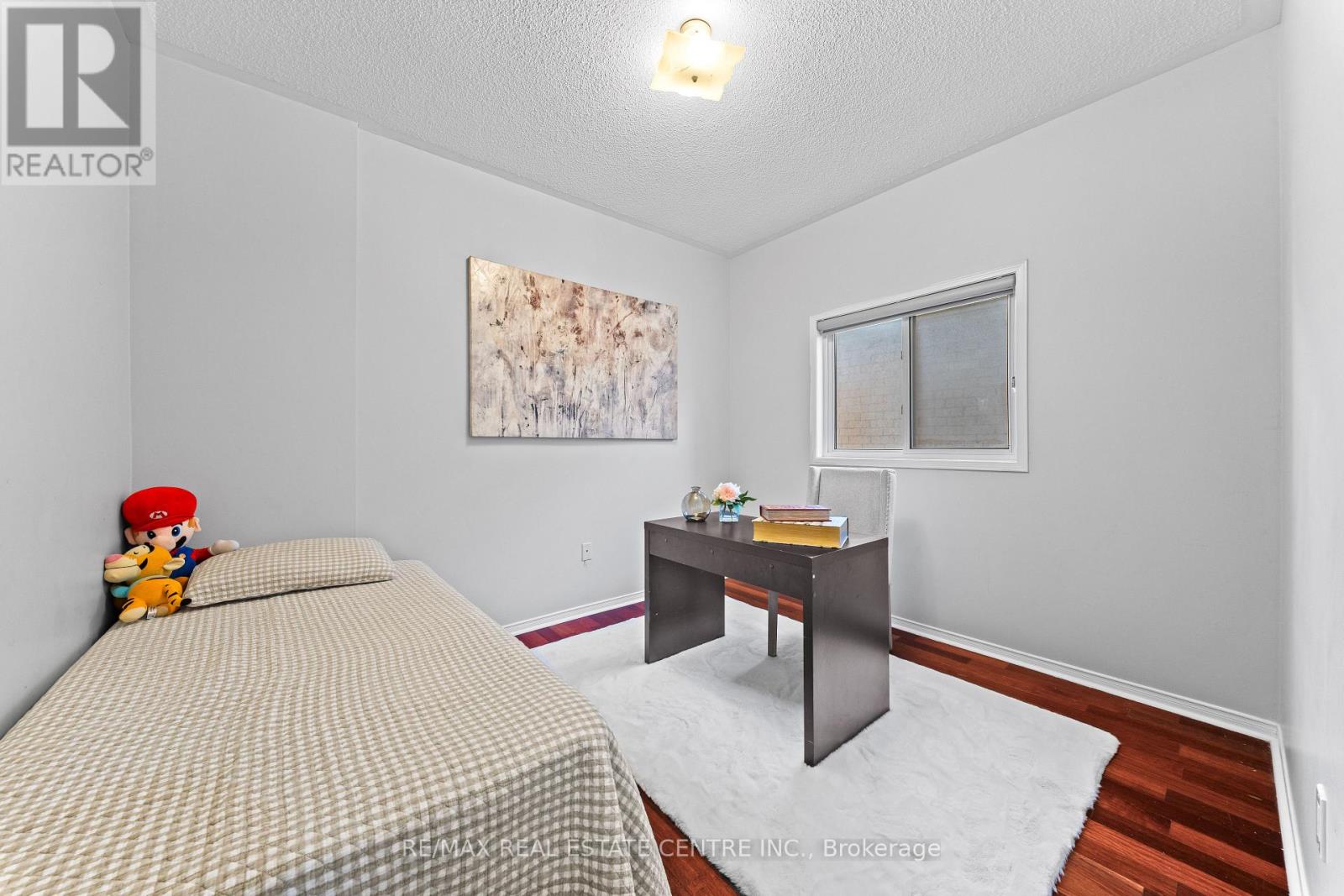 10 Midvale Road Property Photo 16