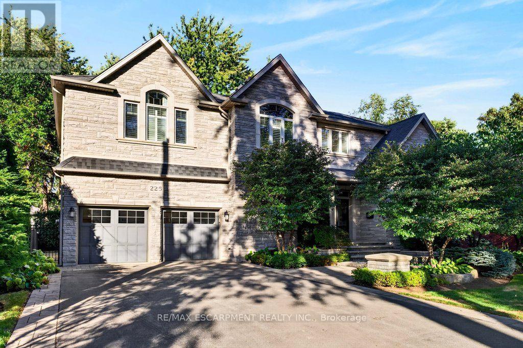 225 Lakeside Avenue Property Photo 1