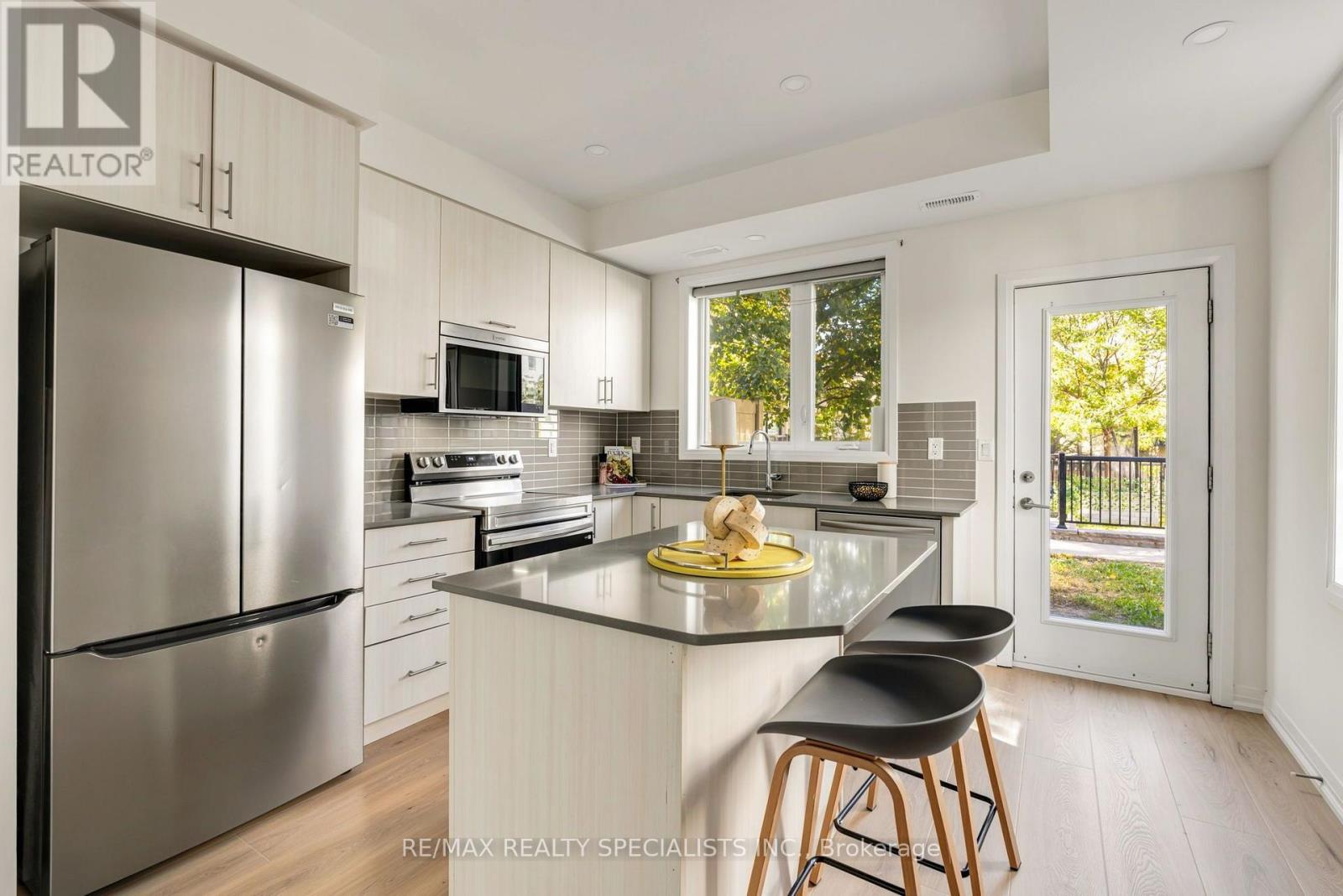 162 William Duncan Road Property Photo 11