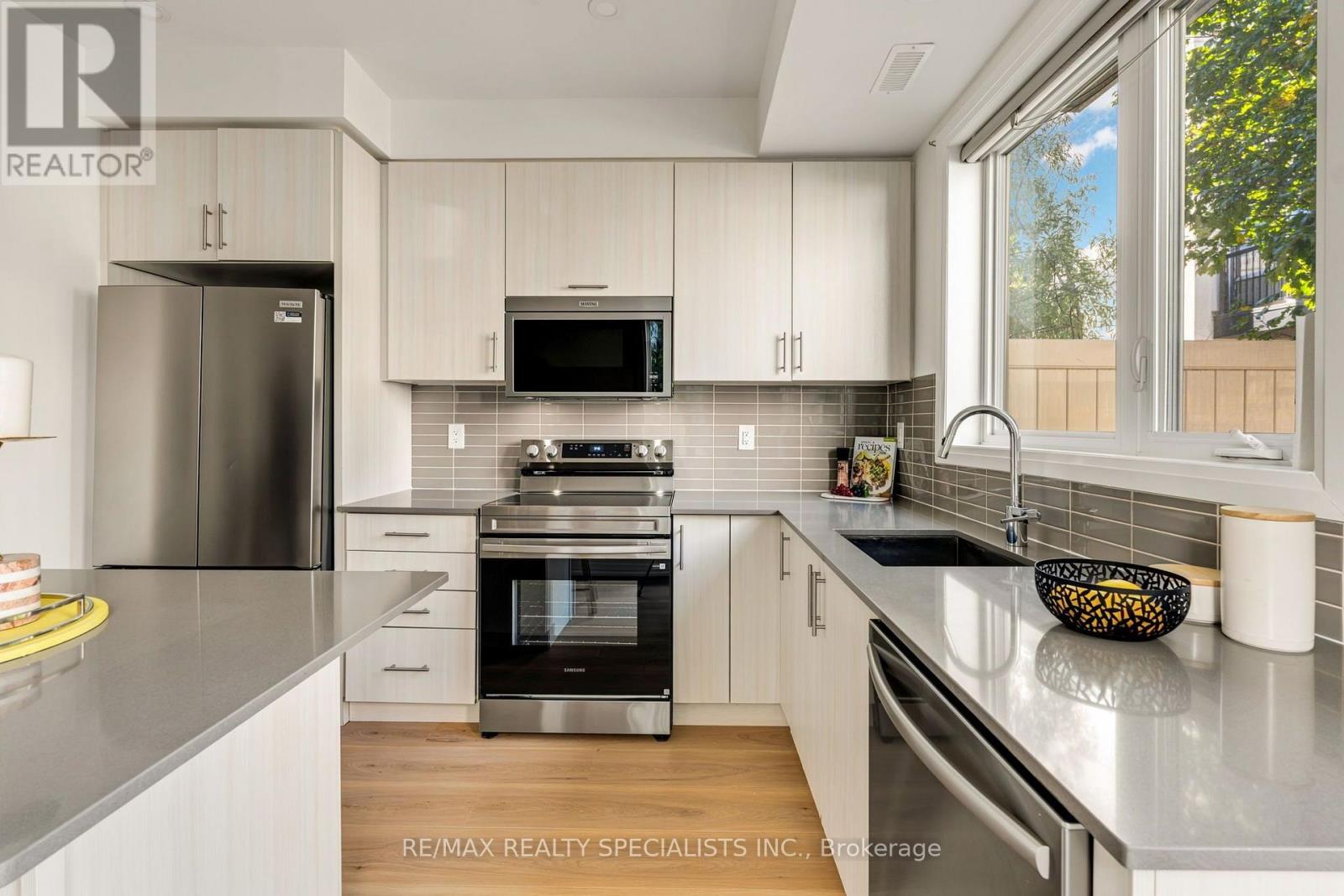 162 William Duncan Road Property Photo 12
