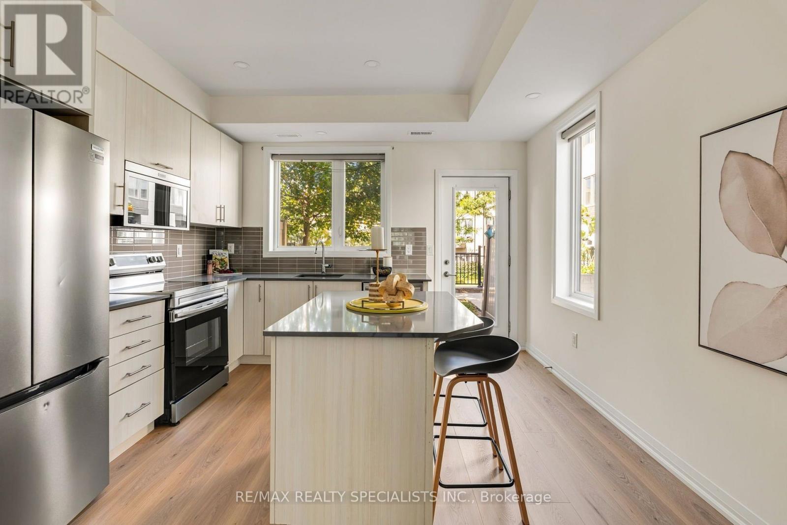 162 William Duncan Road Property Photo 14