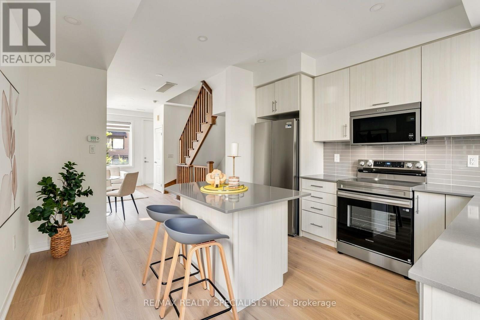 162 William Duncan Road Property Photo 16