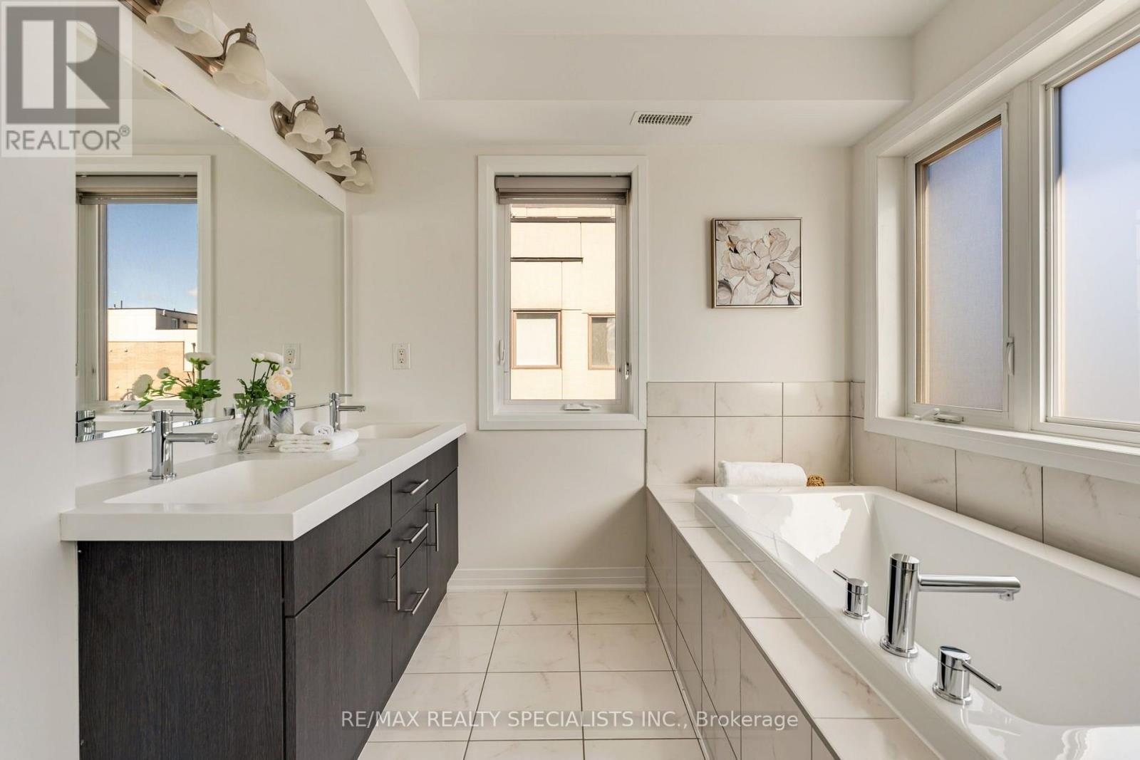 162 William Duncan Road Property Photo 34