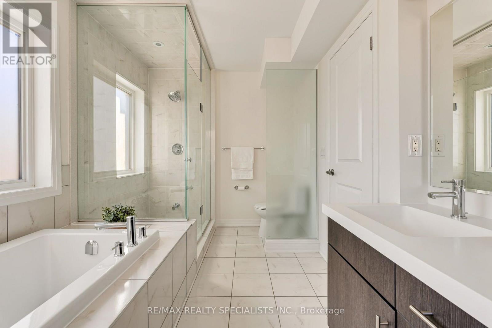 162 William Duncan Road Property Photo 35