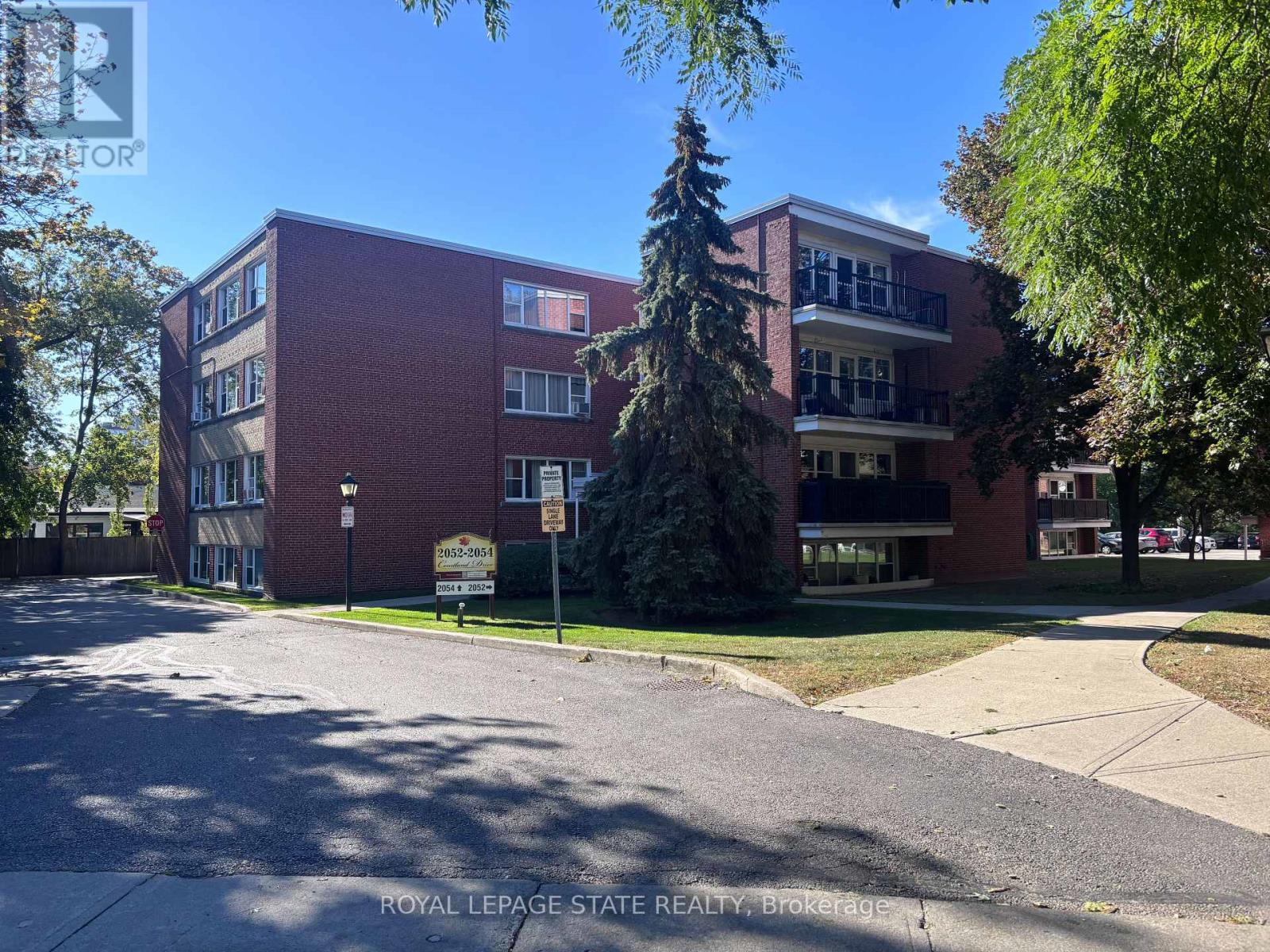 404 - 2054 COURTLAND DRIVE Property Photo 1