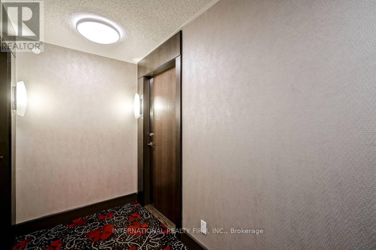 2222 - 2 Eva Road Property Photo 6