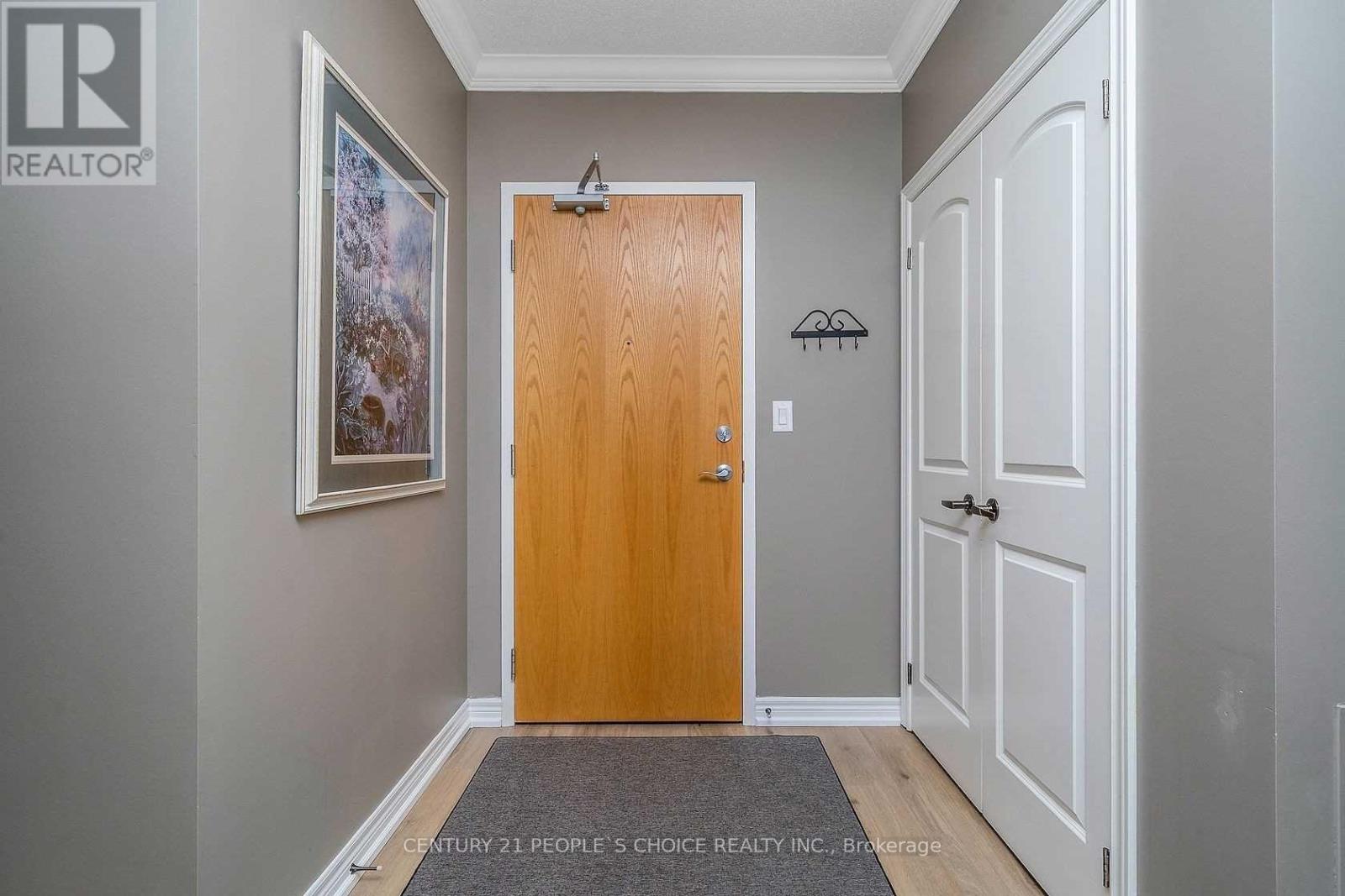 526 - 383 Main Street E Property Photo 5