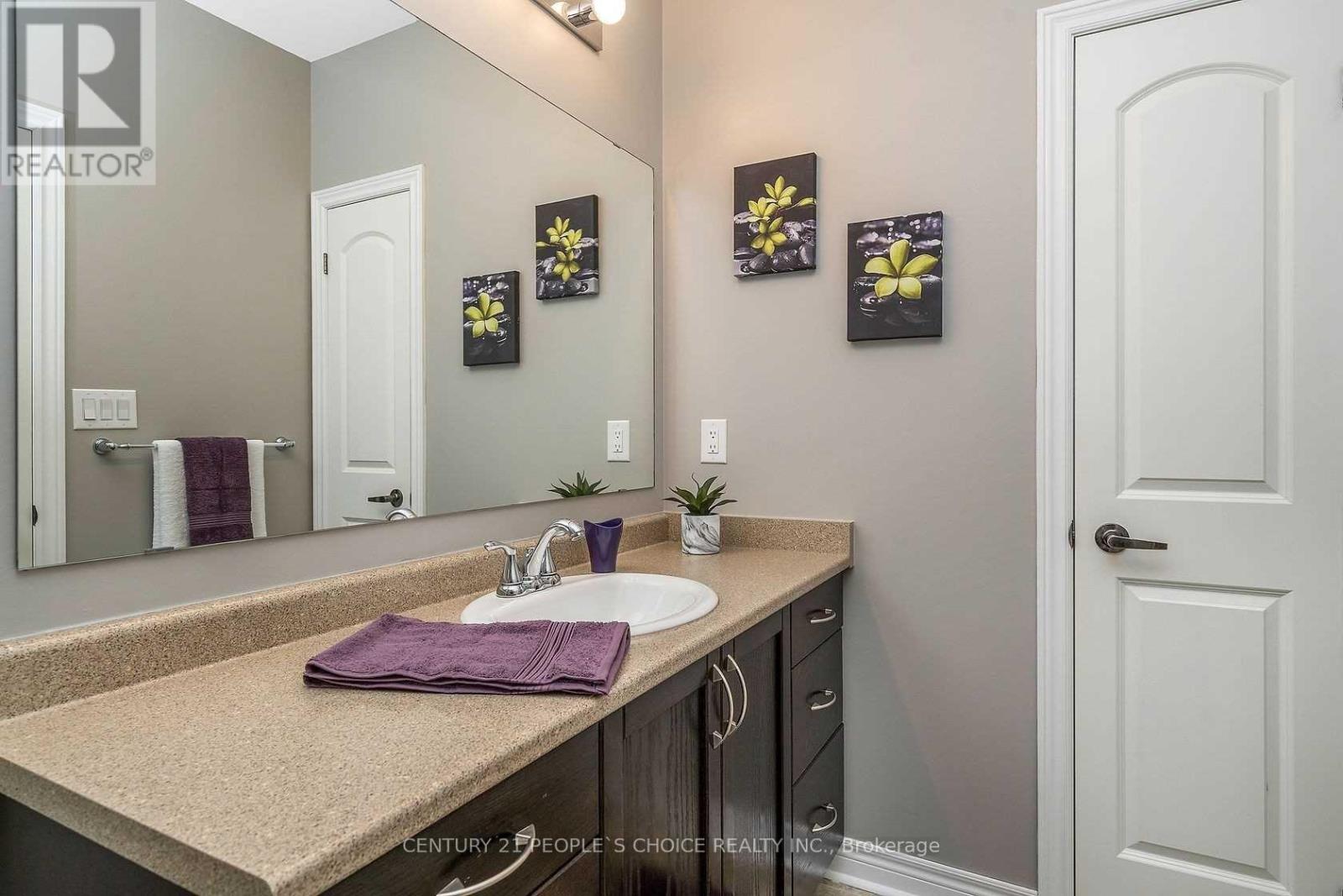 526 - 383 Main Street E Property Photo 16