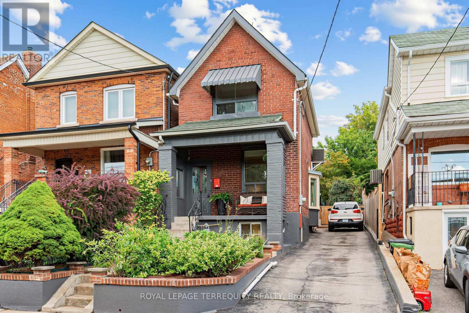 211 Blackthorn Avenue Property Photo 1